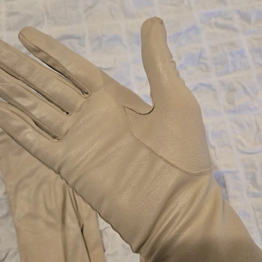 🤎 Vintage Van Raalte Tan Gloves – Size 7.5, Med-Large – Made in USA